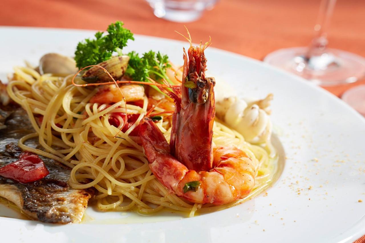 Hotel Restaurant Da Vinci Лар Екстериор снимка